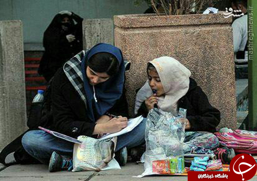 عکس/ زکات علم یک دانشجوی دختر