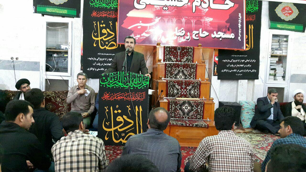 با ریاکاری و پول خرج کردن نمی توان در دل مردم جایی باز کرد