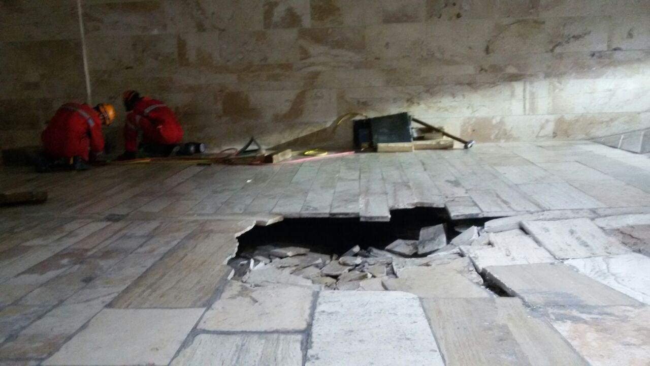 نشست زمین در مشهد ، خودروسواری را فرو برد