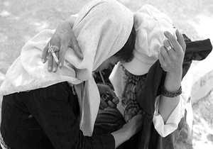 موادکشی مختلط معتادان مقابل چشم زنان و کودکان + فیلم