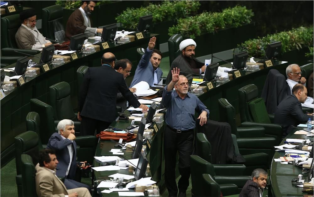 تذکرات اقتصادی بهارستانی ها از تاخیر در تحویل واحد های مسکن مهر تا لزوم پرداخت به موقع مطالبات کشاورزان تذکرات اقتصادی بهارستانی ها از تاخیر در تحویل واحد های مسکن مهر تا لزوم پرداخت به موقع مطالبات کشاورزان