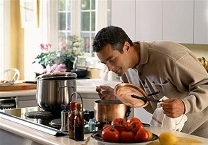 حرفه‌ای که دیگر «فقط زنانه» نیست/ افسانه مطبخ خانه‌های قدیمی