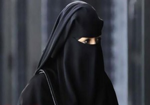 داعش در جستجوی یک زن نقابدار در موصل