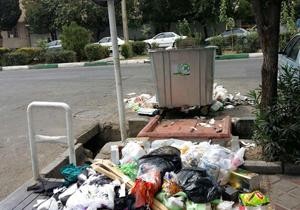 حجم انبوه زباله در کنار سطل مکانیزه + تصاویر