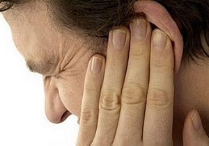 شیوع عفونت گوش در تابستان/ از گوش پاک‌کن استفاده نکنید!