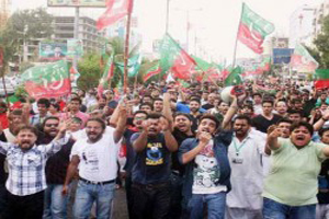 تظاهرات علیه دولت نواز شریف در لاهور