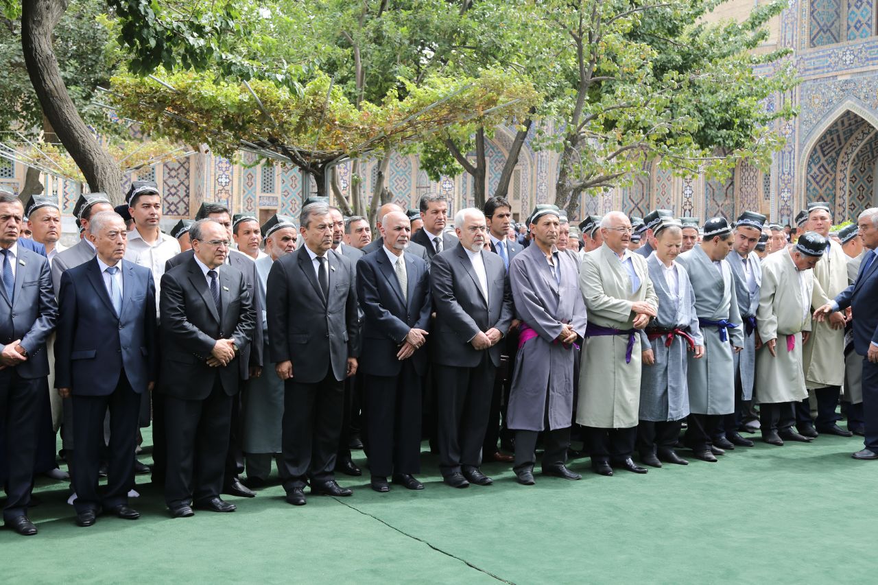 ظریف به تهران بازگشت + تصاویر