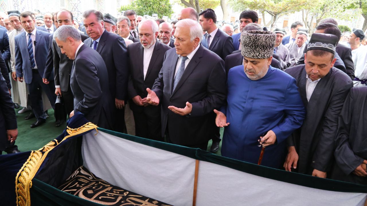 ظریف به تهران بازگشت + تصاویر