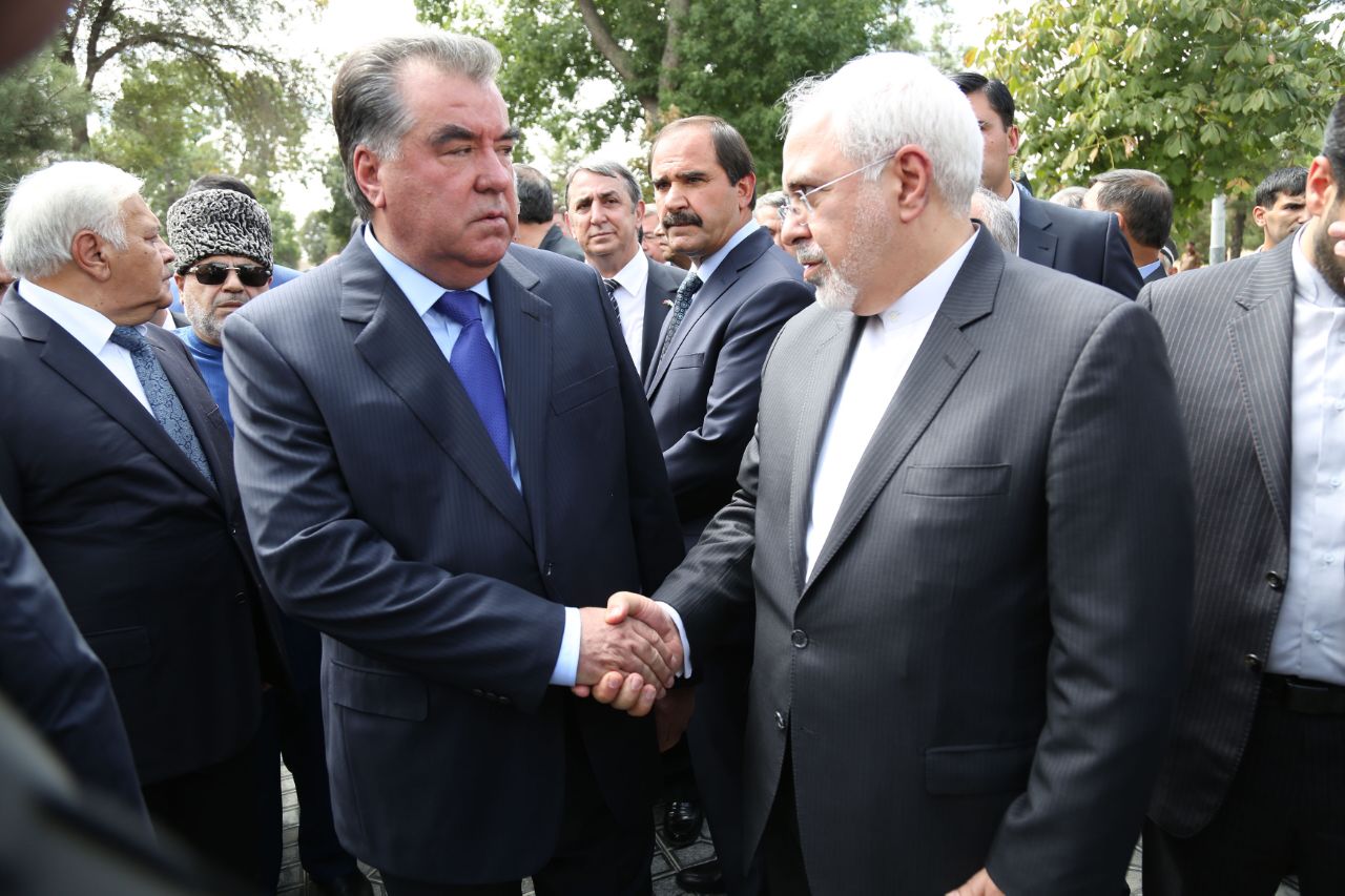 ظریف به تهران بازگشت + تصاویر
