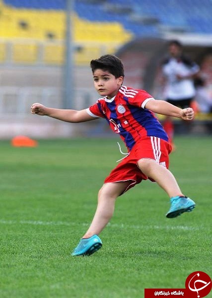 عکس/ شوت فرزند کریم باقری به سبک پدرش در تمرین پرسپولیس