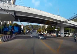 سقوط مرگبار یک مرد از روی پل + فیلم