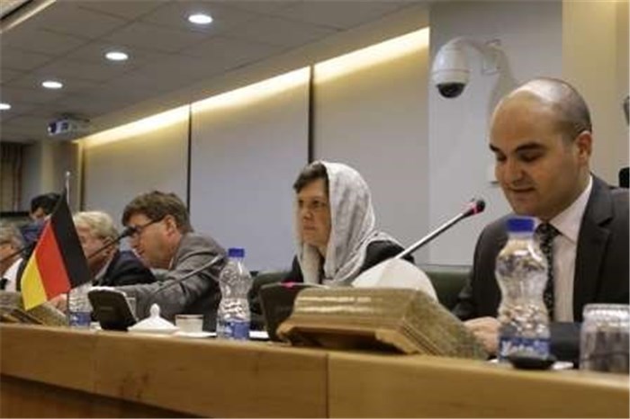 توسعه مناسبات صنعتی و تجاری 2 کشور با استفاده از ظرفیت صنایع کوچک و متوسط توسعه مناسبات صنعتی و تجاری 2 کشور با استفاده از ظرفیت صنایع کوچک و متوسط