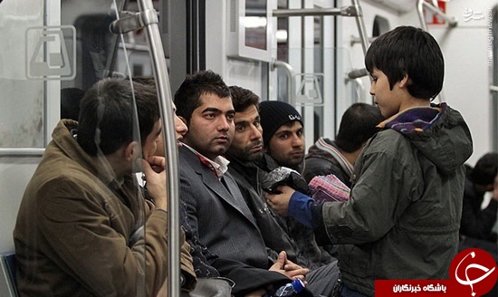 یک روز در بازار تاریک اما طلایی مترو به دنبال &laquo;مافیای دستفروشی&raquo;/ رقابت کودکان کار با فروشندگان محصولات نانو +عکس