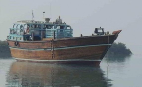 نجات یک فروند شناور در آبراه اروند
