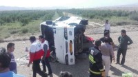 15 مصدوم در واژگونی مینی بوس در محلات