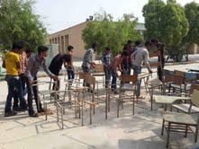 تحویل 500 صندلی دانش آموزی به مدارس نرماشیر