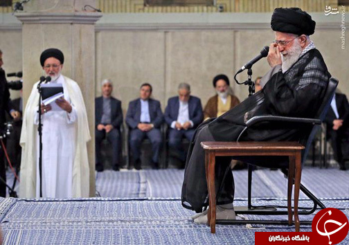 عکس/ تأثر رهبر انقلاب در دیدار امروز با خانواده شهدای منا