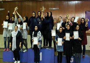 درخشش دختران کرمانشاهی در رقابت های شمشیر بازی