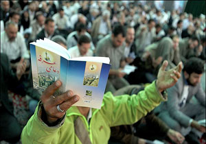 برپایی دعای عرفه در یادمان قلاویزان