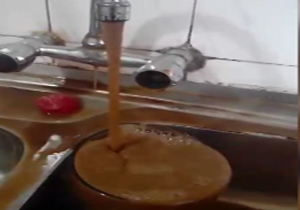 آب شرب گل آلود در روستای خورشیدکلاه + فیلم