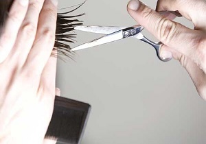 محاکمه آرایشگر نروژی به علت نپذیرفتن زن محجبه