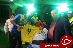 هدیه نوروزی به هوادار جانباز پرسپولیسی + عکس
