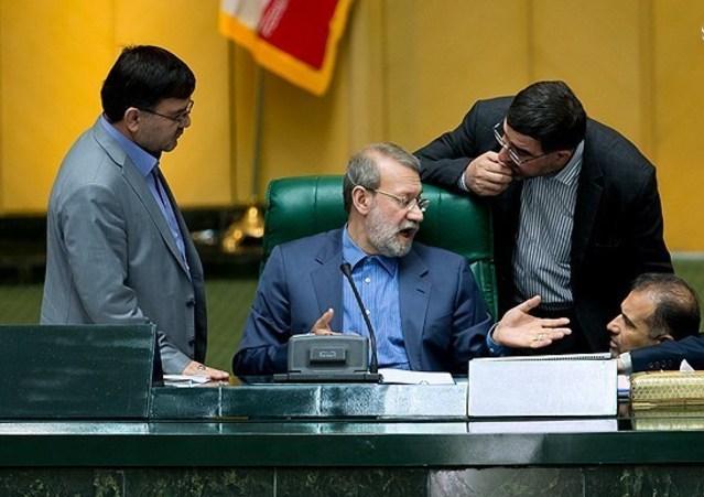 چهار پایه حداد عادل کجاست؟/ دفاع در برابر "دفاع " و توپ پُر لاریجانی /اندر مصائب همسایگی با "عارف"/ سفره انقلاب و حسینی‌ها