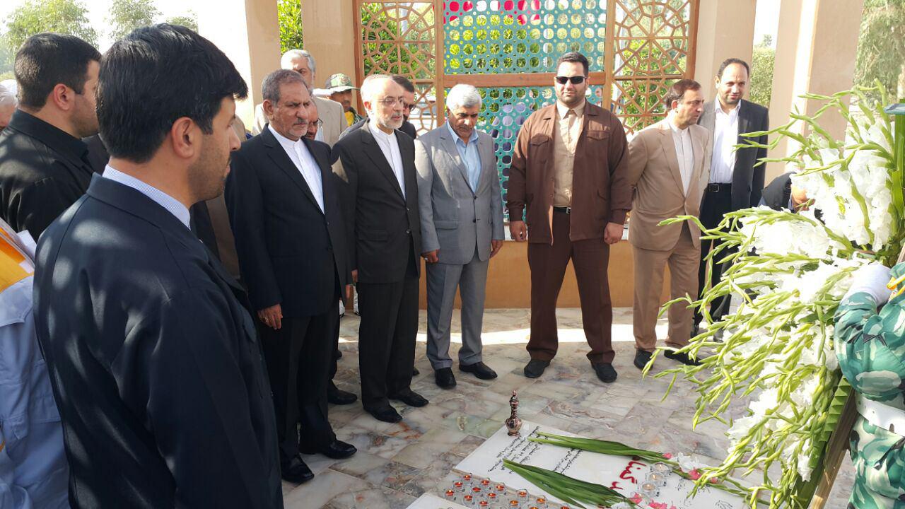 بازدید جهانگیری از یادمان شهدای گمنام در نیروگاه بوشهر