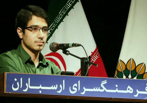 شاعر؛ بازیگری است که نقش های مختلف را می سراید