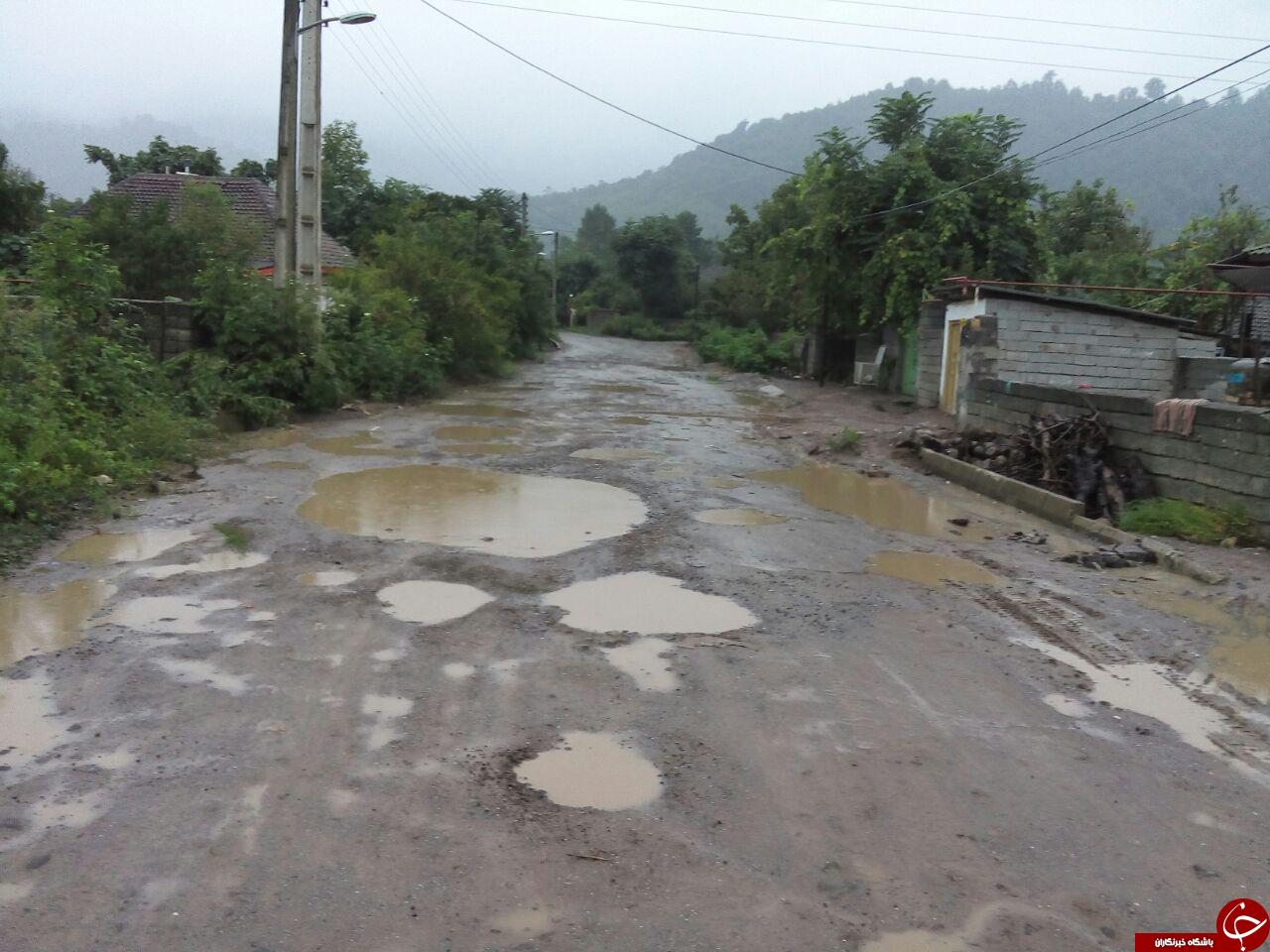 چاله&zwnj;ها در کوچه و خیابان&zwnj;های روستای نصرت&zwnj;آباد + تصاویر