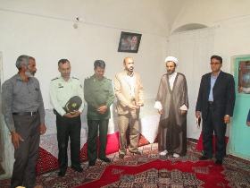 دیدار مسئولین شهرستان خوسف از خانواده شهید حاجی پور