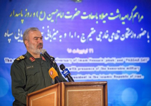 واکنش دریادار فدوی به ادعای آمریکا درباره شناورهای تندرو سپاه