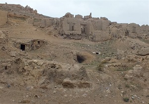 خانه های زیرزمینی و صخره ای در دل روستای کنزق سرعین