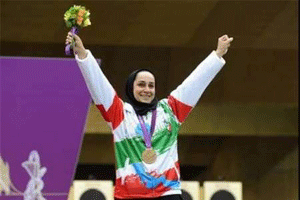 فیلم مراسم اهدای مدال طلا ساره جوانمردی در تپانچه خفیف ۵۰ متر میکس