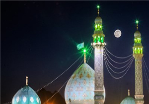 اهتزاز پرچم حرم امیرالمؤمنین (ع) بر فراز گنبد مسجد مقدس جمکران