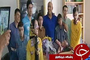 حرکت انسان دوستانه استقلال قبل از بازی دربی 83 + فیلم