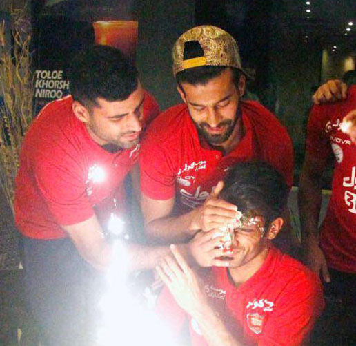 جشن تولد ستاره پرسپولیس تمرین قبل دربی + تصاویر