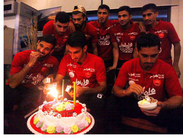 جشن تولد ستاره پرسپولیس تمرین قبل دربی + تصاویر