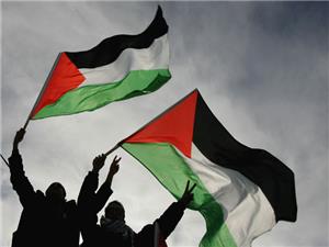 تجمع فلسطینی&zwnj;ها در رام&zwnj;الله در حمایت از اُسرایی که اعتصاب غذا کرده&zwnj;اند