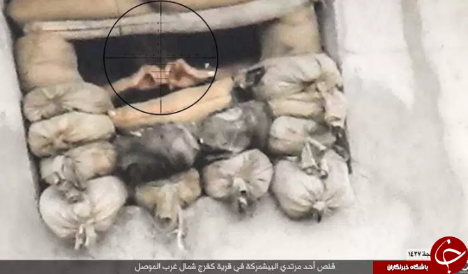 لحظه اصابت گلوله تک تیرانداز داعشی به سرباز پیشمرگه + تصاویر
