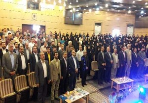 تجلیل از دانش آموزان وفرهنگیان برگزیده استان