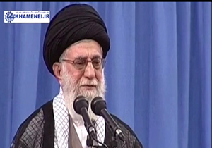 گریه تکان دهنده رهبر انقلاب و سردار سلیمانی از روضه مدافعان حرم + فیلم