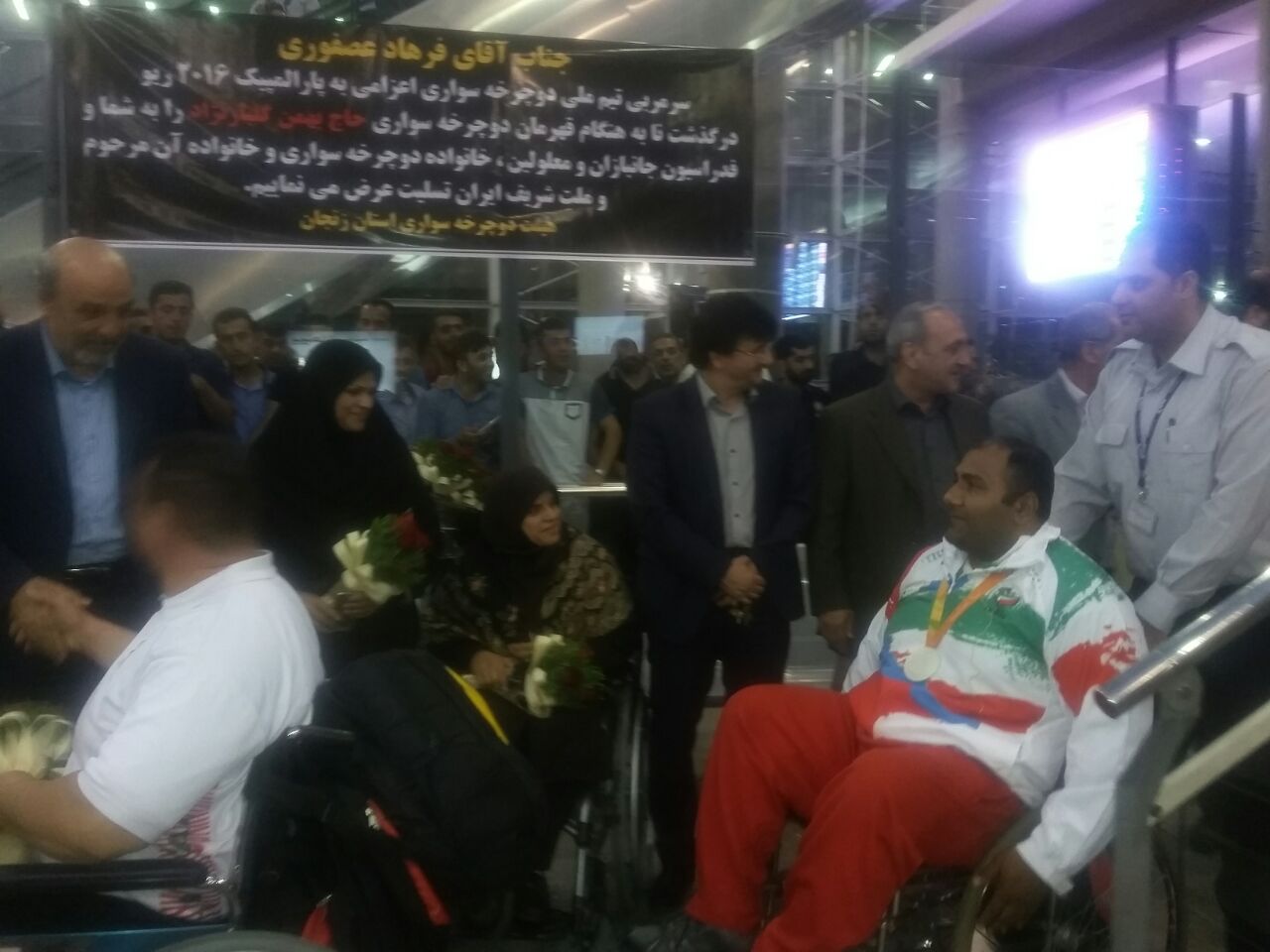 استقبال باشکوه از کاروان شهدای منا+تصاویر