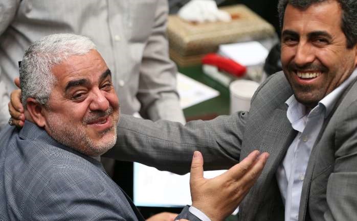 وقتی محجوب هم از کوره در رفت!/پخش تراکت تبلیغاتی در بهارستان/ رای&zwnj;گیری به سبک مطهری!