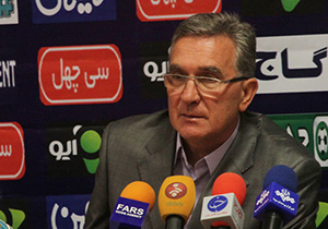 دلیل نیمکت‌نشینی رضائیان انضباطی نیست