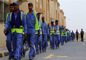 کارگران در قطر مدتها بی حقوق مانده اند
