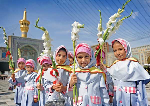 چشن شکوفه ها با حضور 124 هزار کلاس اولی در خراسان رضوی