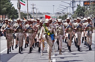 رژه نیروهای مسلح همزمان با سراسر کشور در کرمانشاه