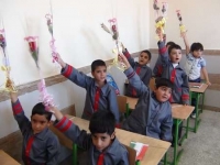 برگزارس جشن شکوفه ها با حضور دانش آموزان کلاس اولی در غرب خراسان رضوی