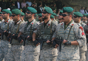 نمایش اقتدار نظامی ایران در بندرعباس + تصاویر